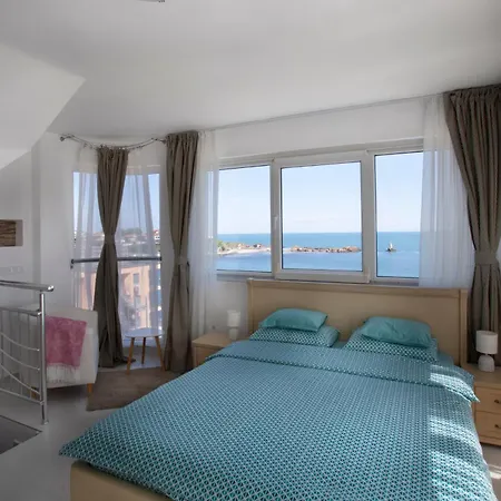 Nea Penthouse Apartament *