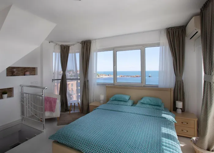 Nea Penthouse Apartment *